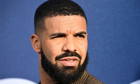 did drake come out as bi|Drake bisexual lyric has fans questioning his。